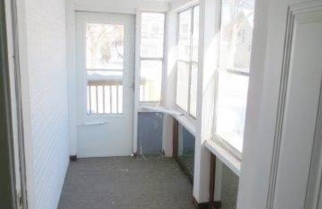 914 Palace Ave Gallery 2