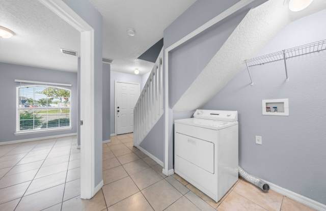 Cozy 3 Bedroom 2 Bath (2 Story) Townhome - BVL Gallery 4