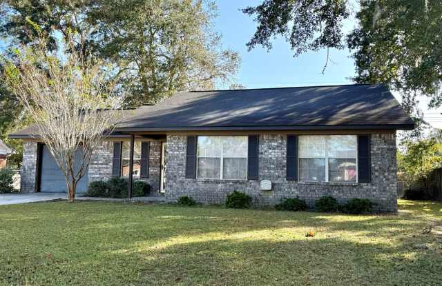 Spacious corner lot with a private backyard- Available 4/10!! - 1429 Abrahms Alley, Hinesville, GA 31313