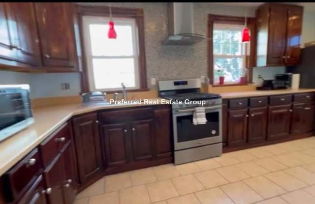 726 Metropolitan Ave. photos photos