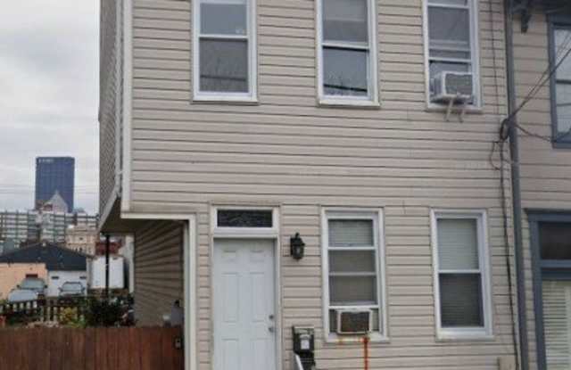 527 Suismon St photos photos