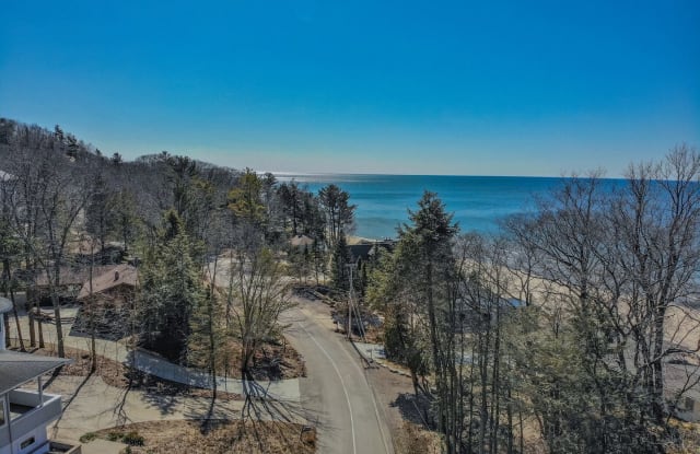 18450 North Shore Estates Road - 18450 North Shore Estates Road, Ottawa County, MI 49456