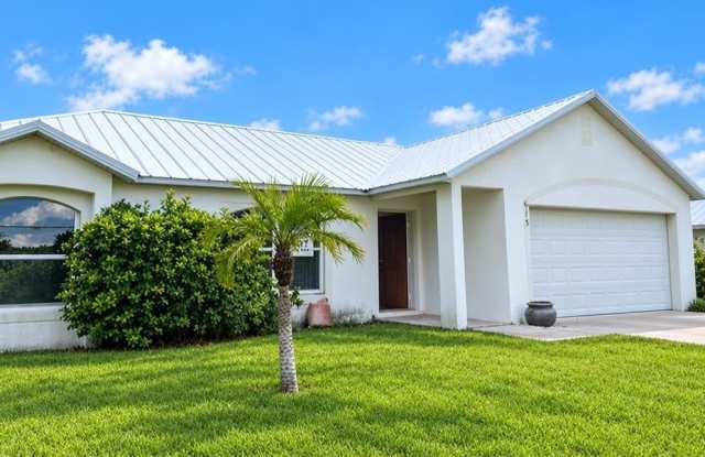 615 SW LAKEHURST Drive Gallery 1
