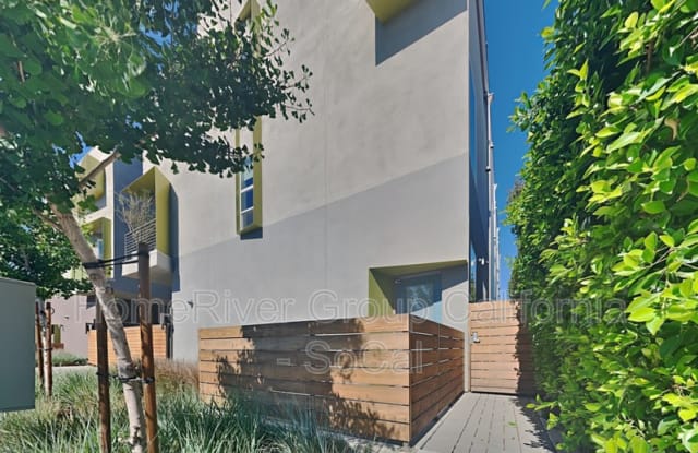 1242 Gordon St - 1242 Gordon Street, Los Angeles, CA 90038