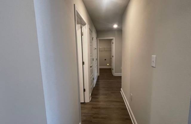 4 bed 2 bath rental Gallery 4