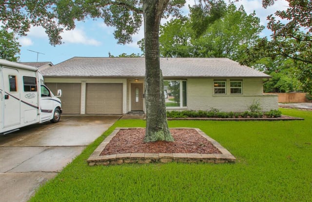 5906 Willowbend Boulevard - 5906 Willowbend Boulevard, Houston, TX 77096