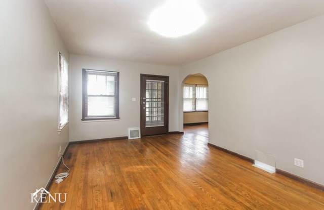 4917 Graceland Avenue Gallery 4