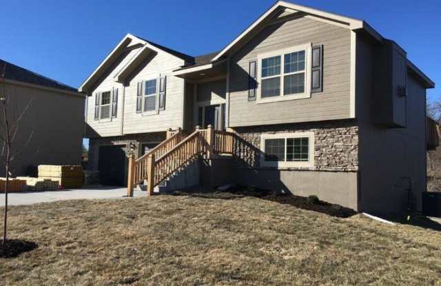 18514 East 19th Terrace Court South Gallery 4