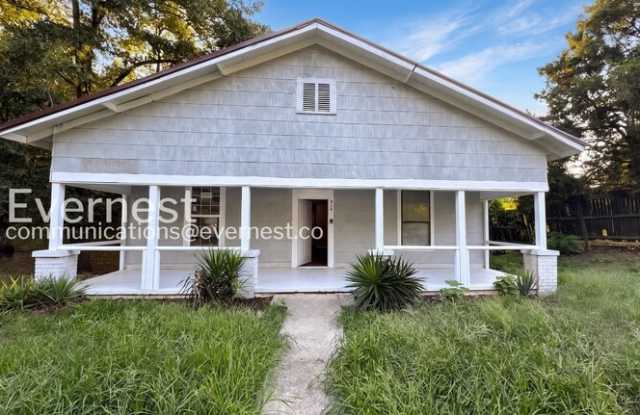 204 Highland Street East Gallery 1