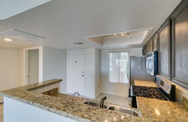GORGEOUS 2 BEDROOMS UNIT*UPGRADED*TONS OF COMMUNITY AMENITIES*GATE COMMUNITY* Gallery 4