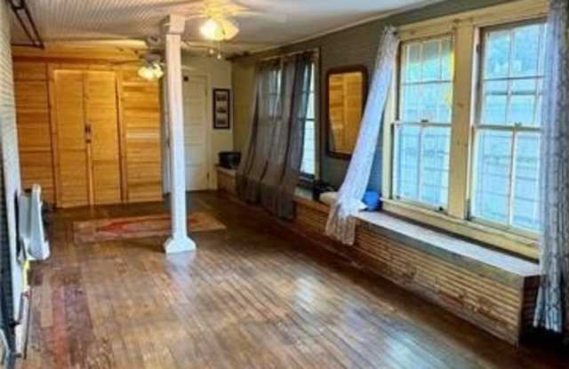 5015 LASALLE Street Gallery 3