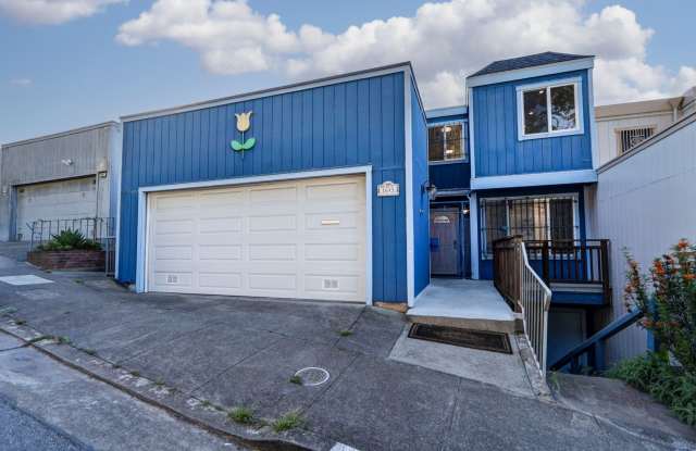 4BR/2.5BA Pet-Friendly Golden Gate Heights Home with Views, Bonus Room & 2-Car Garage | YouTube Tour Gallery 3
