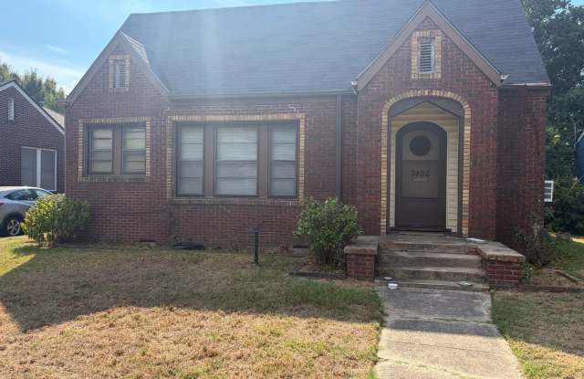 Beautiful 3 Bedroom Home in Broadmoor photos photos