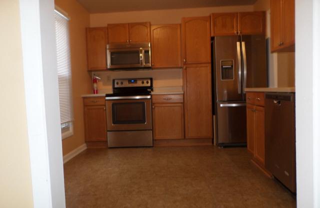 3 Bedroom 3.5 Bath Townhouse Gallery 4