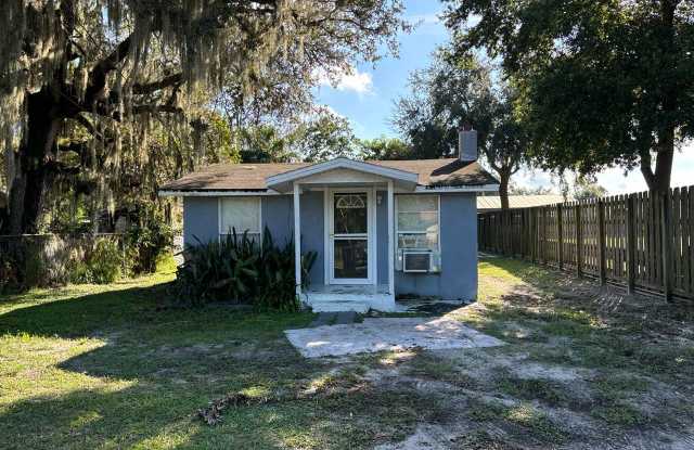 1035 N Davis ave - 1035 North Davis Avenue, Lakeland, FL 33805
