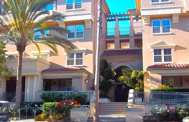 GORGEOUS TOP FLR CONDO BY CENTRAL PARK w/LAUNDRY+PATIO+2 CAR Parking photos photos