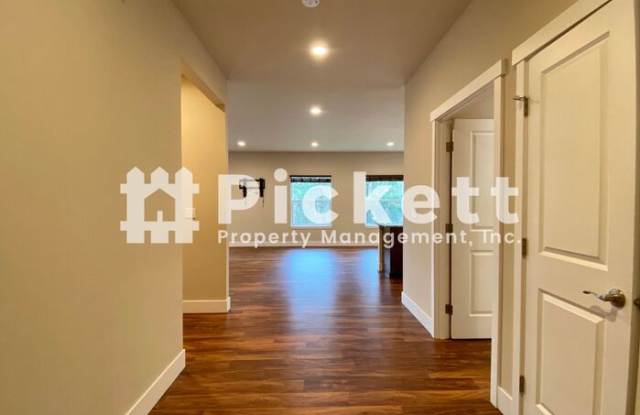 987 NE Musket Way Gallery 4