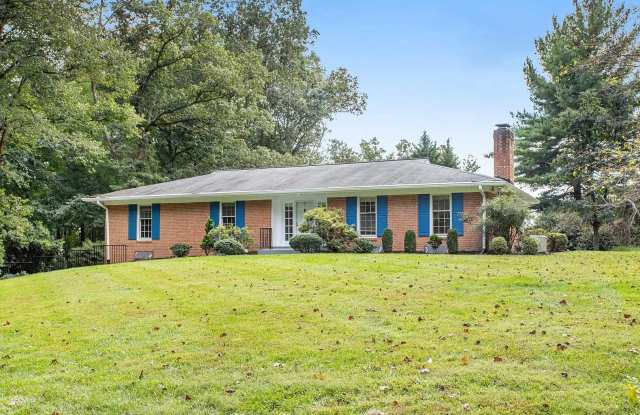 Gorgeous 4 Bed 3 1/2 Bath in Great Falls - 9801 Orchid Circle, Great Falls, VA 22066