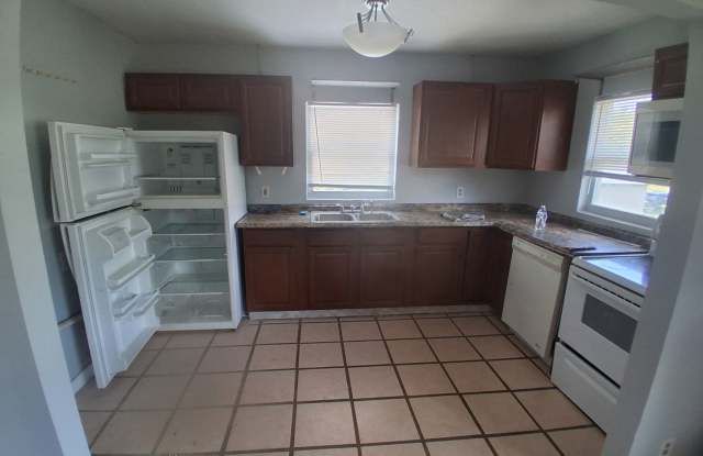 3 bedrooms in Deland Gallery 3