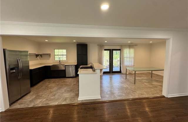995 Fleetwood Circle SW Gallery 4