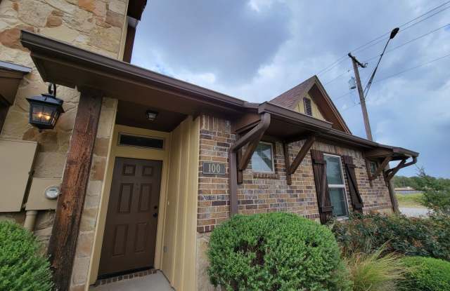 College Station - 3 bedroom/3 bathroom in Barracks - 100 Tang Cake Drive, College Station, TX 77845
