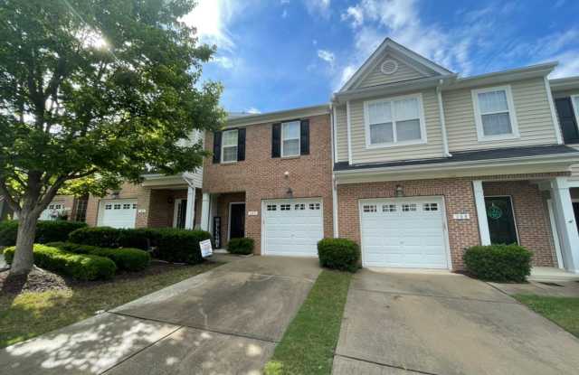 Beautiful 2 bed 2.5 bath brick townhome in Apex photos photos