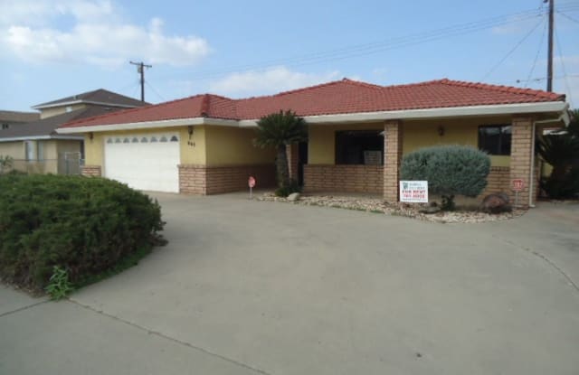 668 W. Henderson Ave. - 668 West Henderson Avenue, Porterville, CA 93257