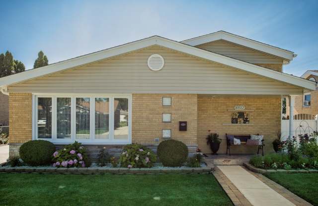 10512 South Kilbourn Avenue - 10512 Kilbourn Avenue, Oak Lawn, IL 60453