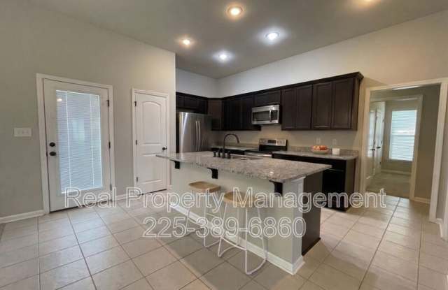 1870 Oakwood Dr. Gallery 2