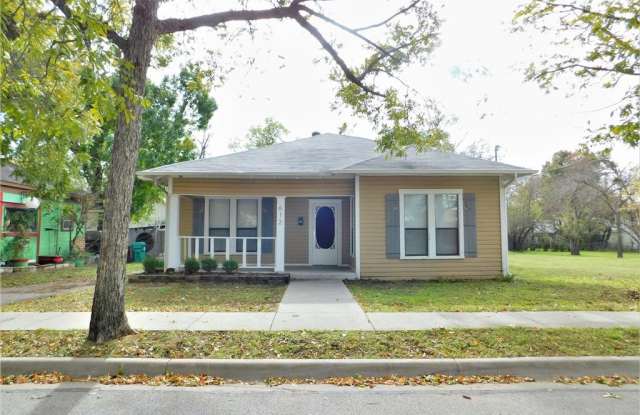 612 Schmitz Avenue - 612 Schmitz Avenue, Denton, TX 76209