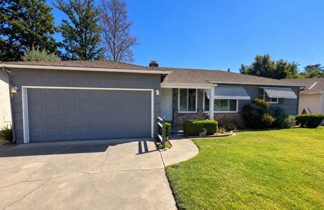 Charming Single Story 2 Bedroom Home in Established West Sac Neighborhood Gallery 1
