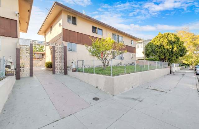 A large one-bedroom unit in a peaceful courtyard style apartment is now available! photos photos