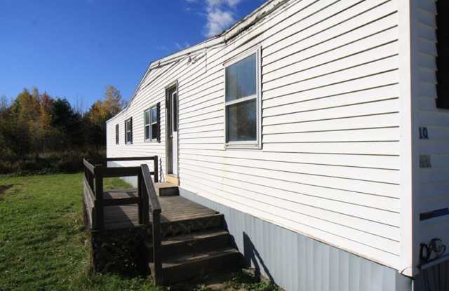 | 10 Lindseys Way, Clinton, ME 04927 | 2 Bed | 1 Bath | Gallery 1