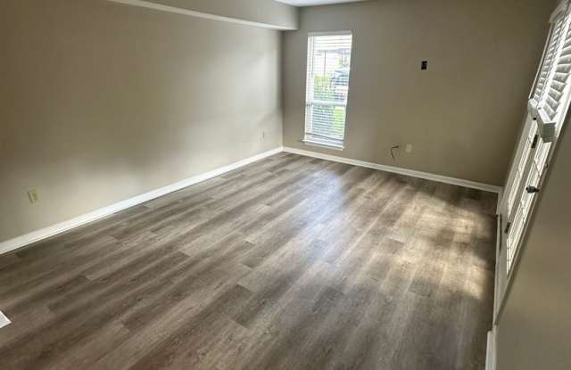 2Bd/1.5Ba Townhouse located on the Germantown/Memphis Line! Gallery 3