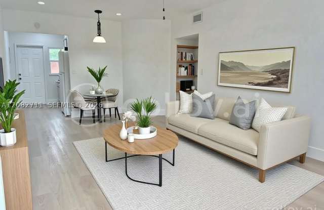 3401 SW 11 St Gallery 1