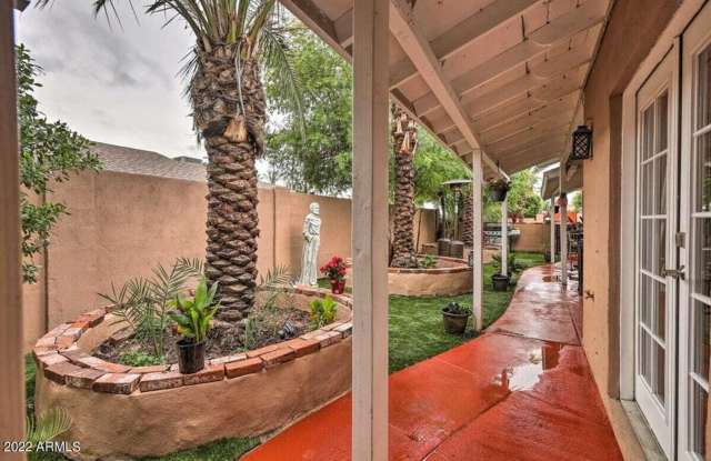 15TH AVE. & OSBORN RD 2 bedroom! Gallery 3