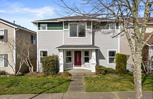 Spacious 4-Bed Home in DuPont | Huge Loft & 5 Mins to JBLM! Gallery 1