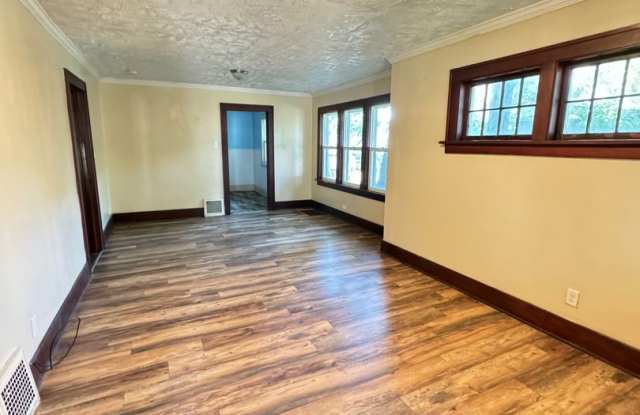 Updated 2-Bedroom, 1-Bathroom Home – $950/Month - 738 South 33rd Street, South Bend, IN 46615