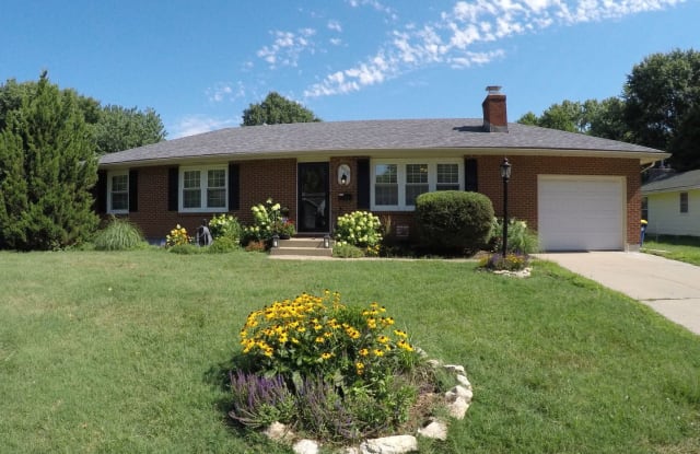 510 NE Ash St - 510 Northeast Ash Street, Lee's Summit, MO 64063