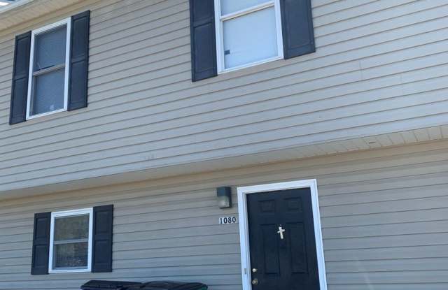 3 Bedroom 2.5 Half Bath Townhouse Gallery 1