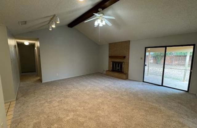 Charming 3-bedroom, 2-bath home Gallery 3