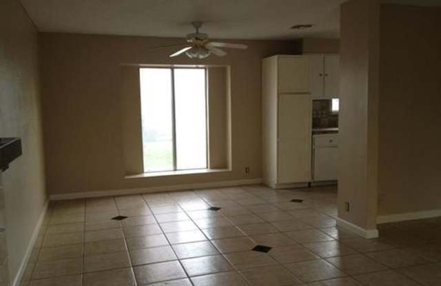 Move-In Ready 4-Bedroom Home with Good-Sized Yard Gallery 4