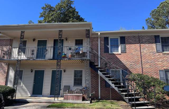 2 bedroom, 1 bath apartment in small complex on Hill Street! Walking distance to Normal Town, Downtown & UGA! Available August 2026 photos photos