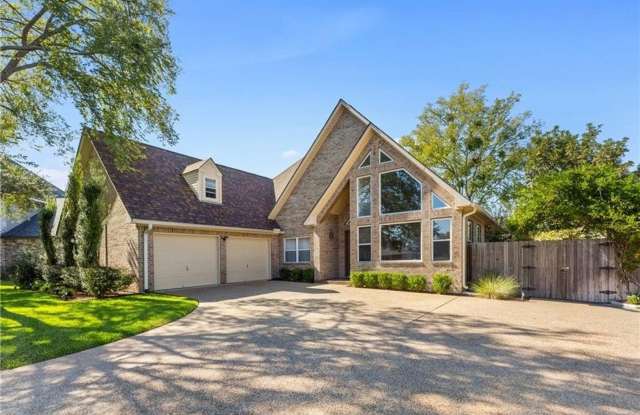 Spacious 4 bedroom 2 bath home with pool in Emerald Forest photos photos