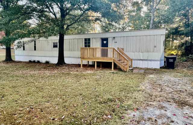 Adorable 2 bedroom 2 bath Trailor Home located it Dallas . Off Rachford Rd - 108 Canipe Road, Gaston County, NC 28034