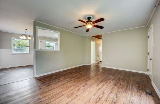 Freshly Updated 4 Bedroom House Gallery 3