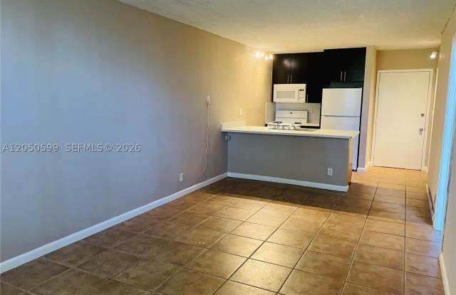 2401 Riverside Dr Gallery 4
