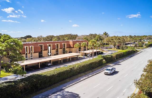 5250 Woodland Lakes Drive Gallery 3
