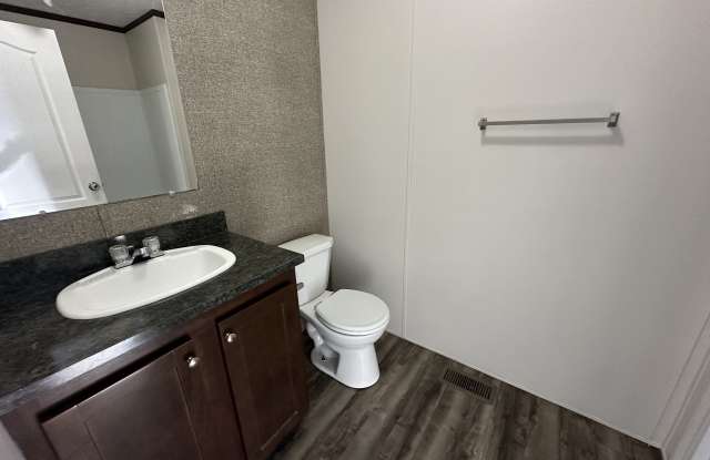 6002 W Maple Gallery 3