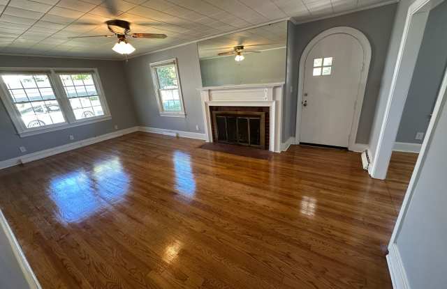 Great 4 Bedroom Rental Home in Burlington photos photos
